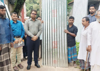 টাঙ্গাইলের ঘাটাইলে দুর্যোগে ক্ষতিগ্রস্ত পরিবারের মাঝে ঢেউটিন ও নগদ অর্থ সহায়তা প্রদান