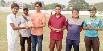 শ্বাসরুদ্ধকর ক্রিকেট ম্যাচে বিন্দুবাসিনীকে ১ রানে হারালো বিবেকানন্দ স্কুল