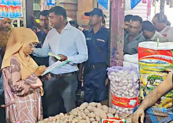 টাঙ্গাইলে নকল সস-ভোজ্যতেল বেশি দামে বিক্রি, ২ প্রতিষ্ঠানকে জরিমানা