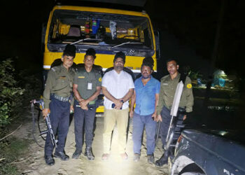কালিহাতীতে অবৈধভাবে মাটি কাটার দায়ে ৩ লাখ টাকা জরিমানা, ভেকু বিনষ্ট ও ট্রাক জব্দ