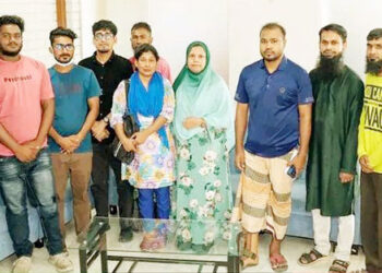 রবিবার (১৭ মে'২৬) 'বেটার বাংলাদেশ”-এর উদ্যোগে জুলাই শহীদ স্মৃতি ফাউন্ডেশনের কার্যালয়ে আহত জুলাই যোদ্ধাদের মাঝে আর্থিক সহায়তা প্রদান করা হয়। এসময় উপস্থিত ছিলেন জুলাই শহীদ স্মৃতি ফাউন্ডেশনের প্রধান নির্বাহী