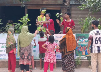 টাঙ্গাইলে ১০ টাকায় বা প্লাস্টিকের বিনিময়ে গাছ