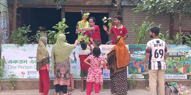 টাঙ্গাইলে ১০ টাকায় বা প্লাস্টিকের বিনিময়ে গাছ
