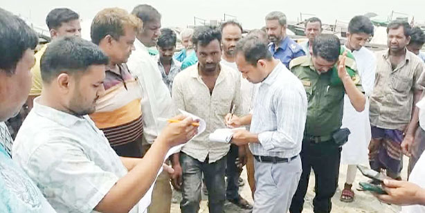 ভূঞাপুরে যমুনা নদীতে অবৈধ বালু উত্তোলন, ড্রেজার মালিককে এক লাখ টাকা জরিমানা