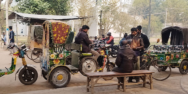 রাবি ক্যাম্পাসে রিকশা ভাড়া নিয়ন্ত্রণে উদ্যোগ, চালকদের সঙ্গে মতবিনিময় সভা