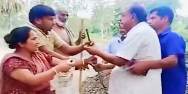 মির্জাপুরে নারীসহ একাধিক ব্যক্তিকে পেটালেন আ.লীগের ইউপি চেয়ারম্যান