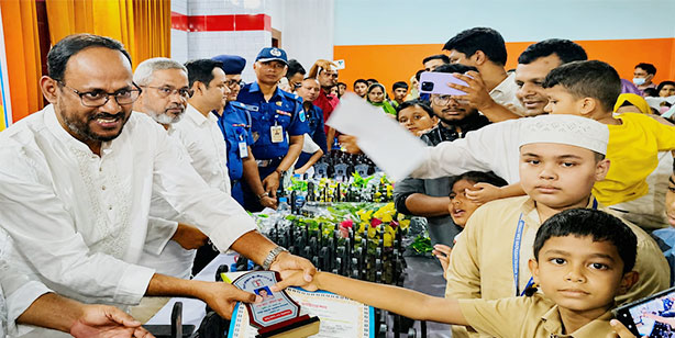 টাঙ্গাইলে ৫০০ কৃতি শিক্ষার্থীর হাতে বৃত্তি, ক্রেস্ট ও সনদপত্র তুলে দিলেন প্রতিমন্ত্রী টুকু